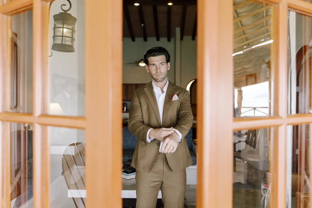 Bride and bridesmaids in Puerto Vallarta by wedding photographer Evgenia Kostiaeva